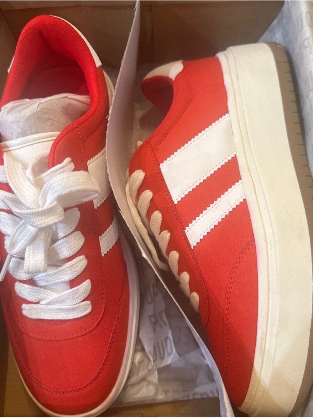 Women's Red and White Low-Top Fashion Sneakers